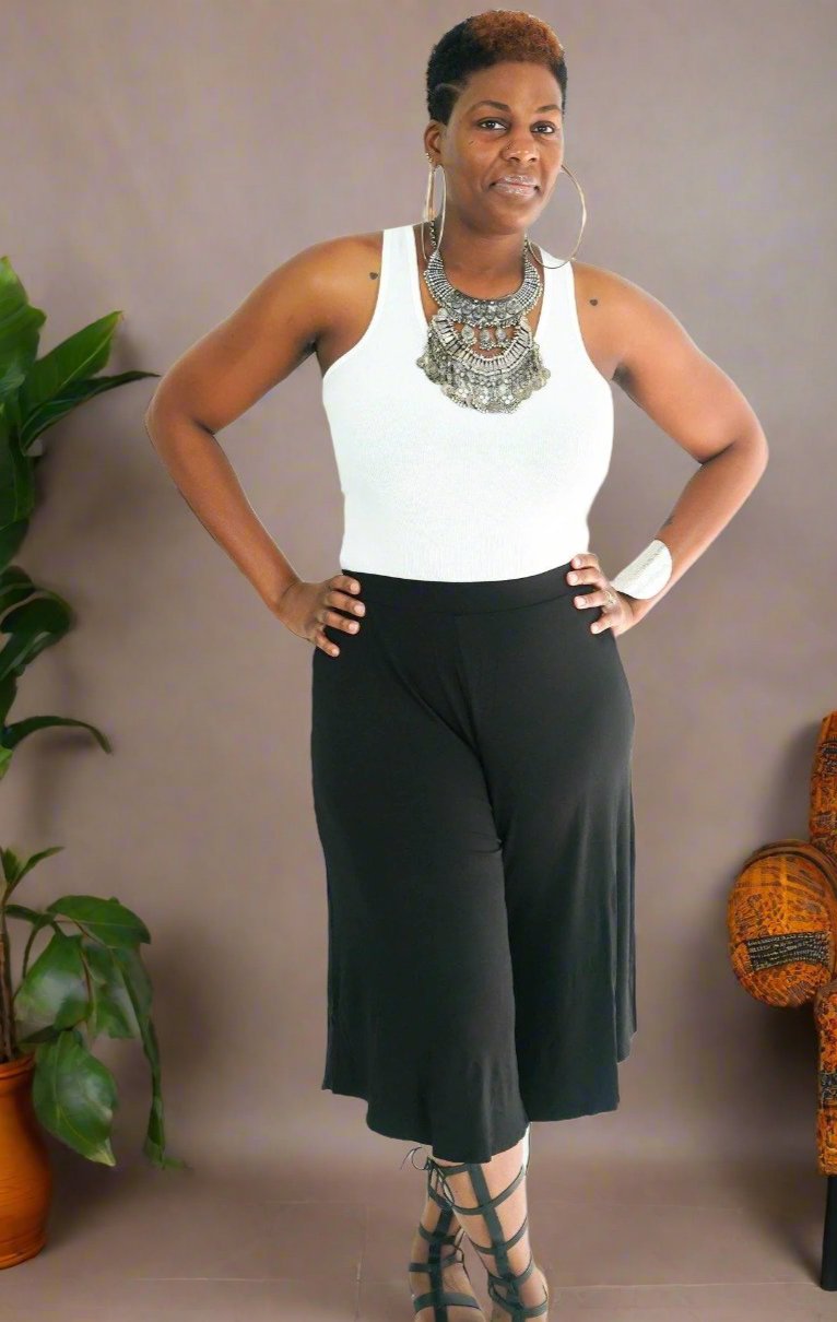 Comfortable Capri Harem Knit Pants: Versatile and Stylish Embrace both comfort and style with our Capri Harem Knit Pants, available in two classic colors: Charcoal and Black. These pants feature an elastic waist for a secure fit, a harem style that provides great stretch, and a capri length perfect for any casual occasion.  Key Details: Available in Two Colors: Charcoal & Black