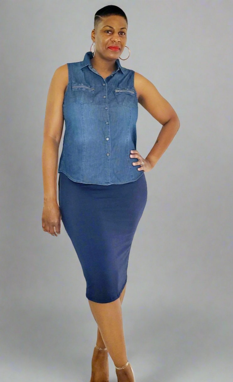 Dark Blue Sleeveless Chambray Plus Size Shirt  Upgrade your wardrobe with our Dark Blue Sleeveless Chambray Plus Size Shirt. Featuring zipper pockets and a trendy wash look, this shirt offers both style and comfort with good stretch.  Key Features:  Available in dark blue Sleeveless design Chambray fabric Plus size fit Zipper pockets Wash look Good stretch Perfect for casual or semi-formal occasions.